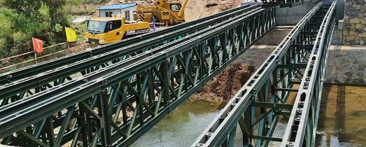 Prefabricated steel bridge components