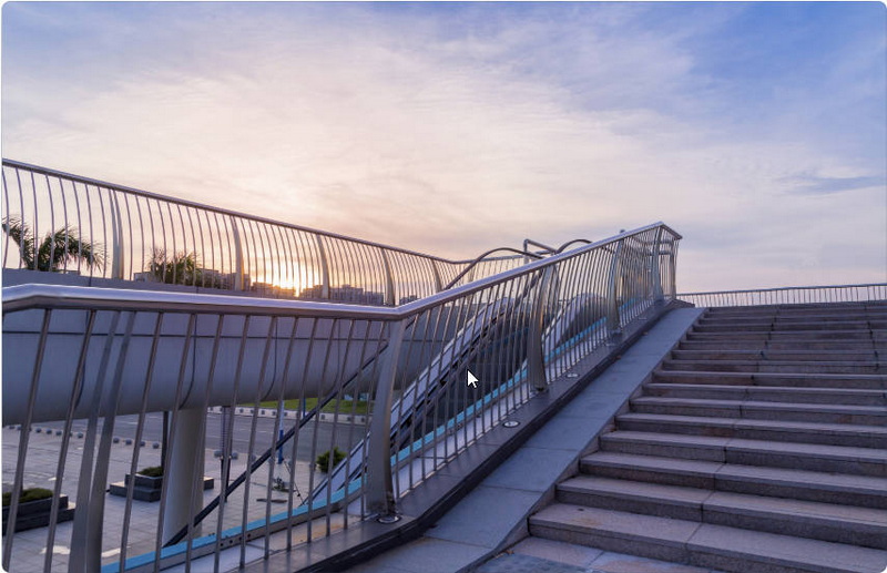 where is the venetian pedestrian bridge_3