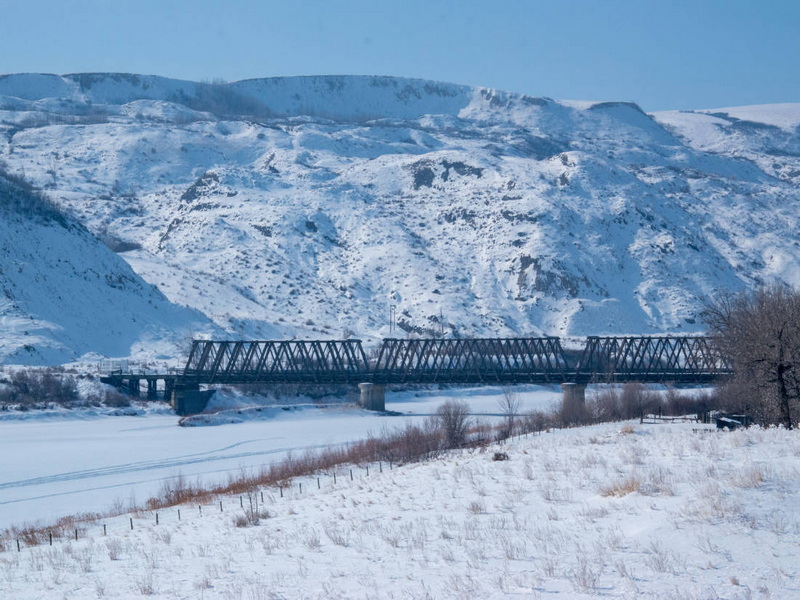 How Does A Truss Bridge Distribute Force.jpg
