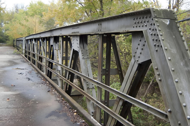What Are The Advantages of Prefabricated Steel Truss Bridges.jpg