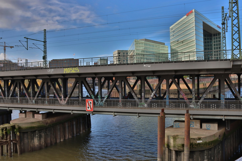 what does the word truss mean in bridge building_1