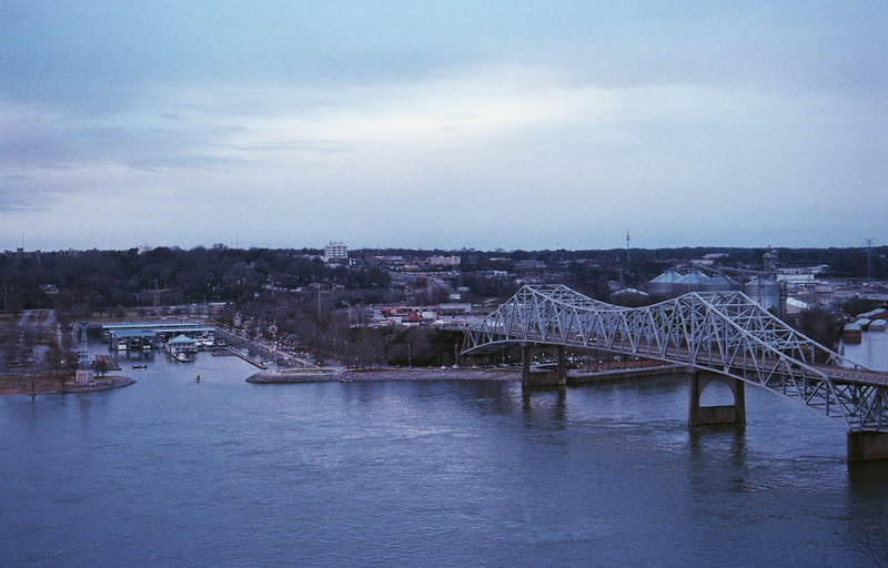what does a truss bridge do_2