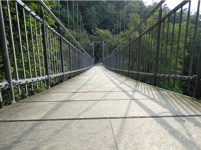 How To Choose Between Flat And Arched Foot Bridge Plans.jpg