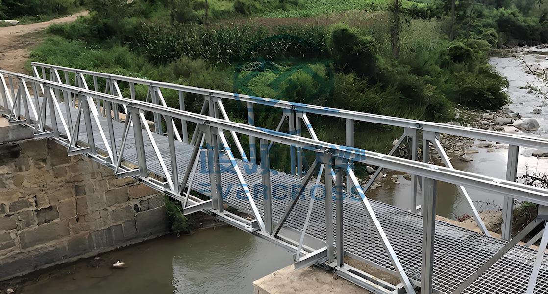 Keluli Footbridge mengeluarkan