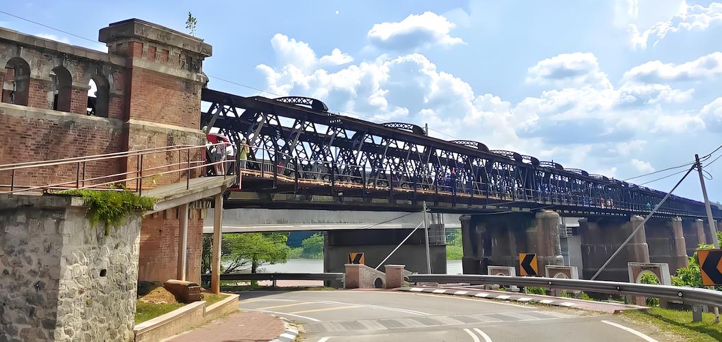 The Longest Railway Truss Bridge in Malaysia - Victoria Bridge