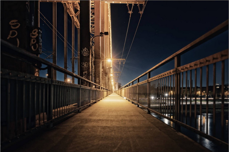 can you cross the ambassador bridge on foot_3