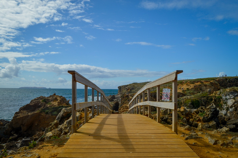 how many time take cross the golden bridge by foot_3