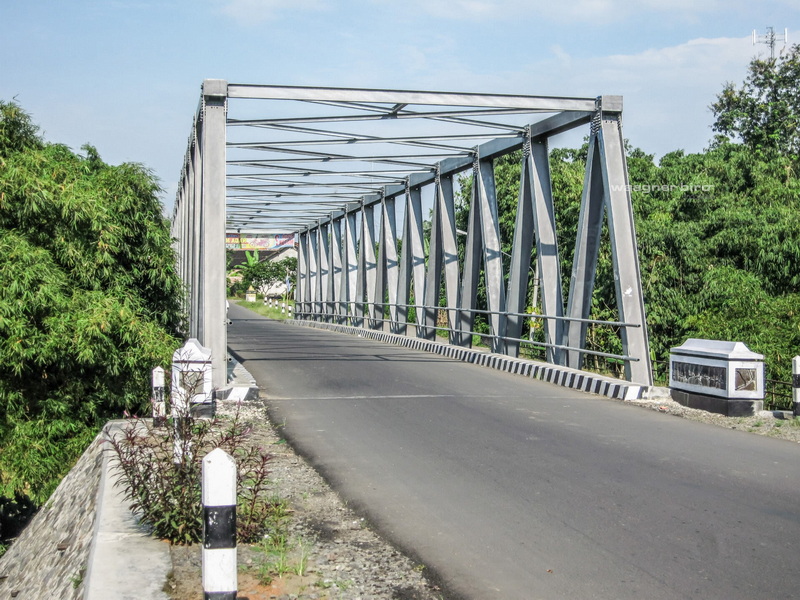 How Do You Build A Strong Paper Truss Bridge.jpg