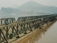 //iororwxhmqkplp5m.ldycdn.com/cloud/lmBpmKrklkSRqknjrijmjo/steel-pontoon-bridge-3_994_745.jpg