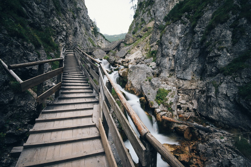 can you cross the rainbow bridge on foot_3