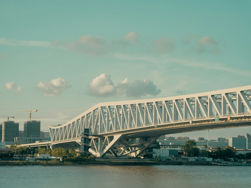 How Does An Arch Truss Bridge Design Improve Strength And Stability.jpg