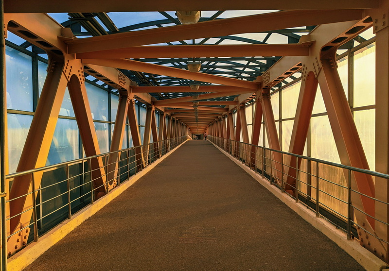 Does The Golden Gate Bridge Use A Truss System in Its Design.jpg