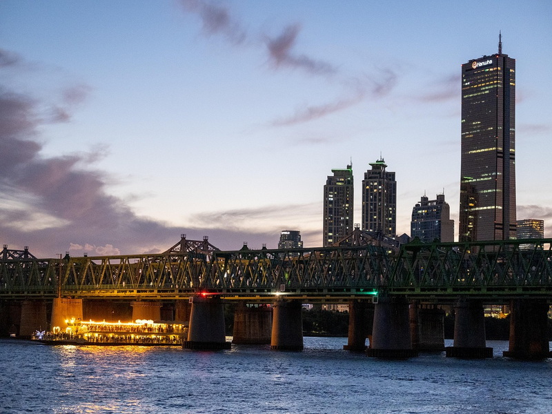 Why Are Double Truss Bridges Used In Modern Bridge Construction.jpg