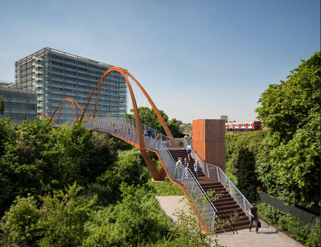 How Was The James River Foot Bridge Constructed.jpg