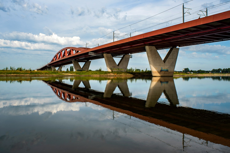 what does a truss bridge have_3