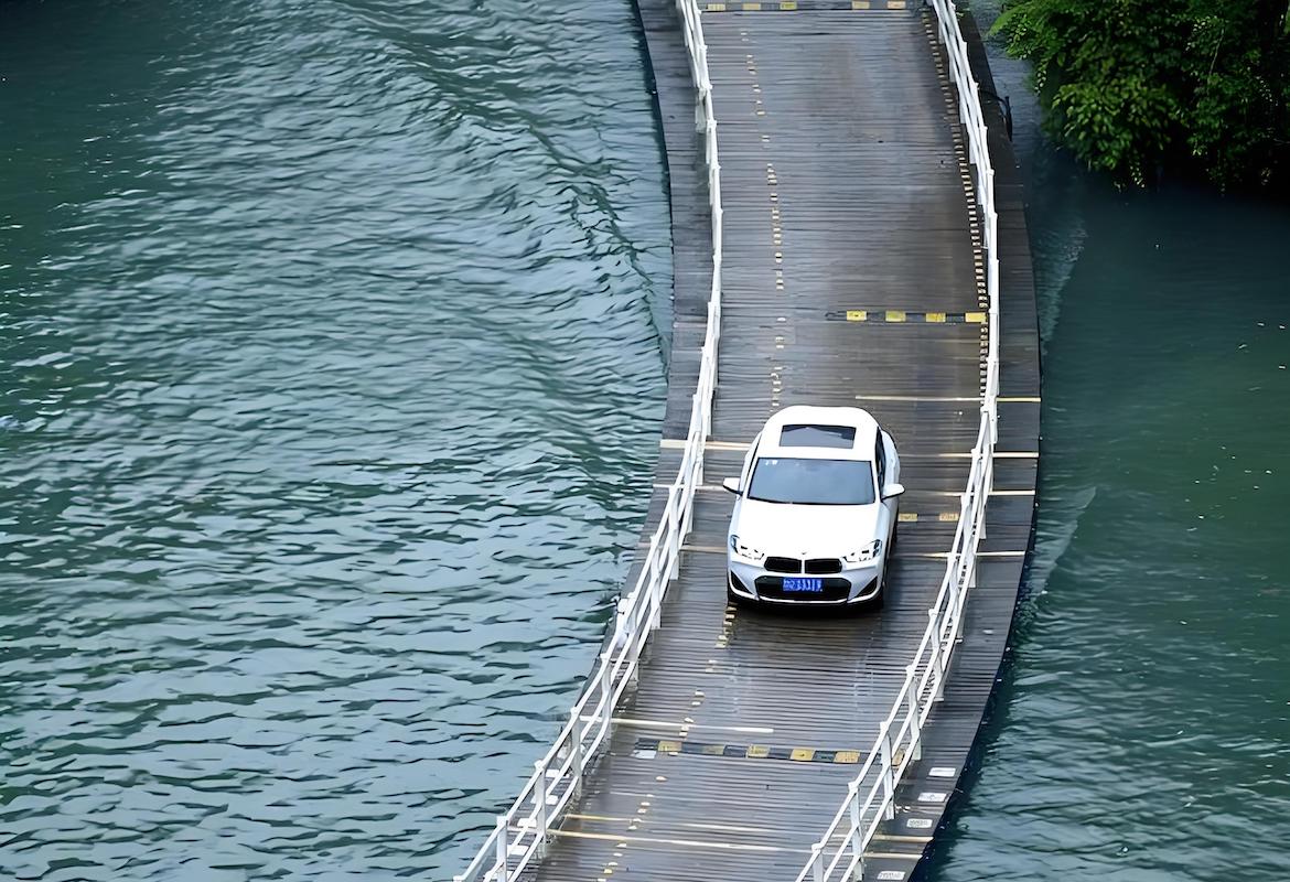 floating bridge