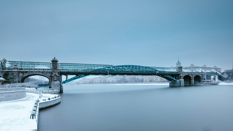 what does a truss bridge have_2