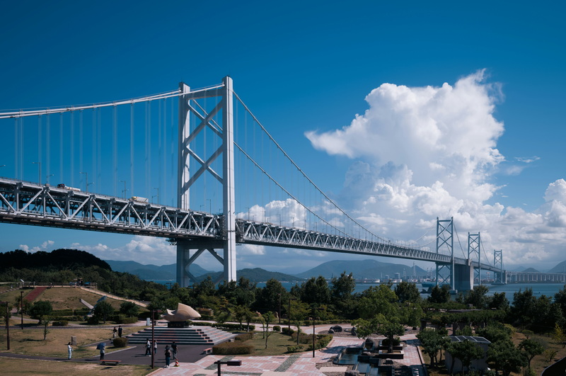 what gives a truss bridge its strength_3