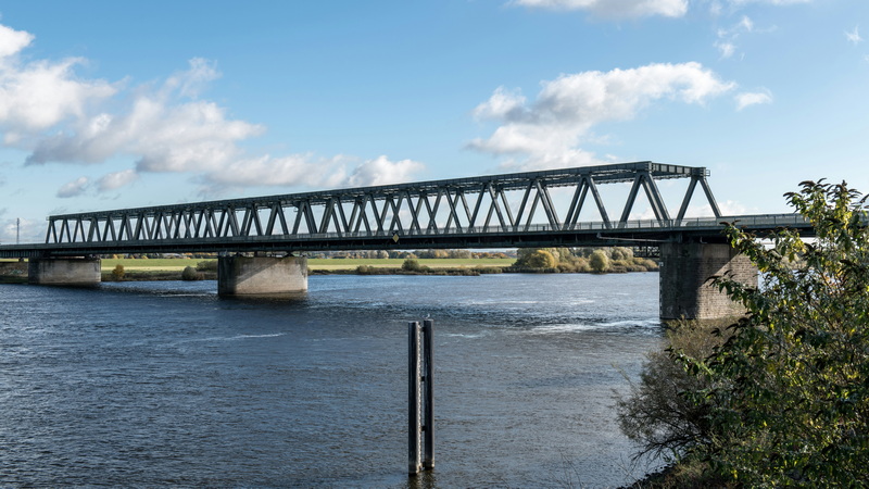 Bagaimana Portal Bracing Dipasang di Jambatan Truss.jpg