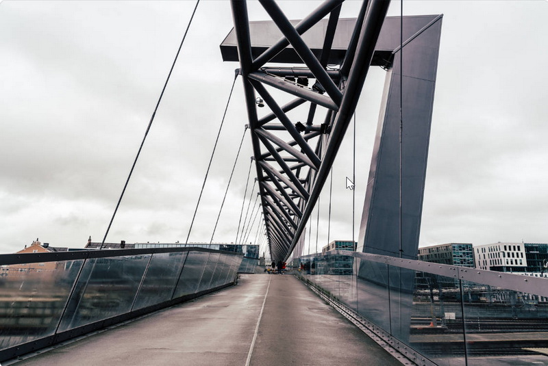 a footbridge is 5 feet wide_3