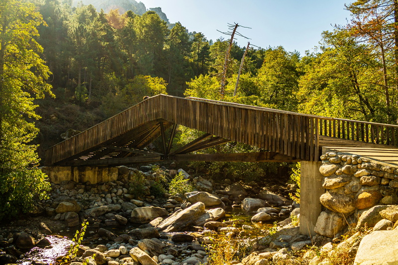 can you cross the navajo bridge by foot_2